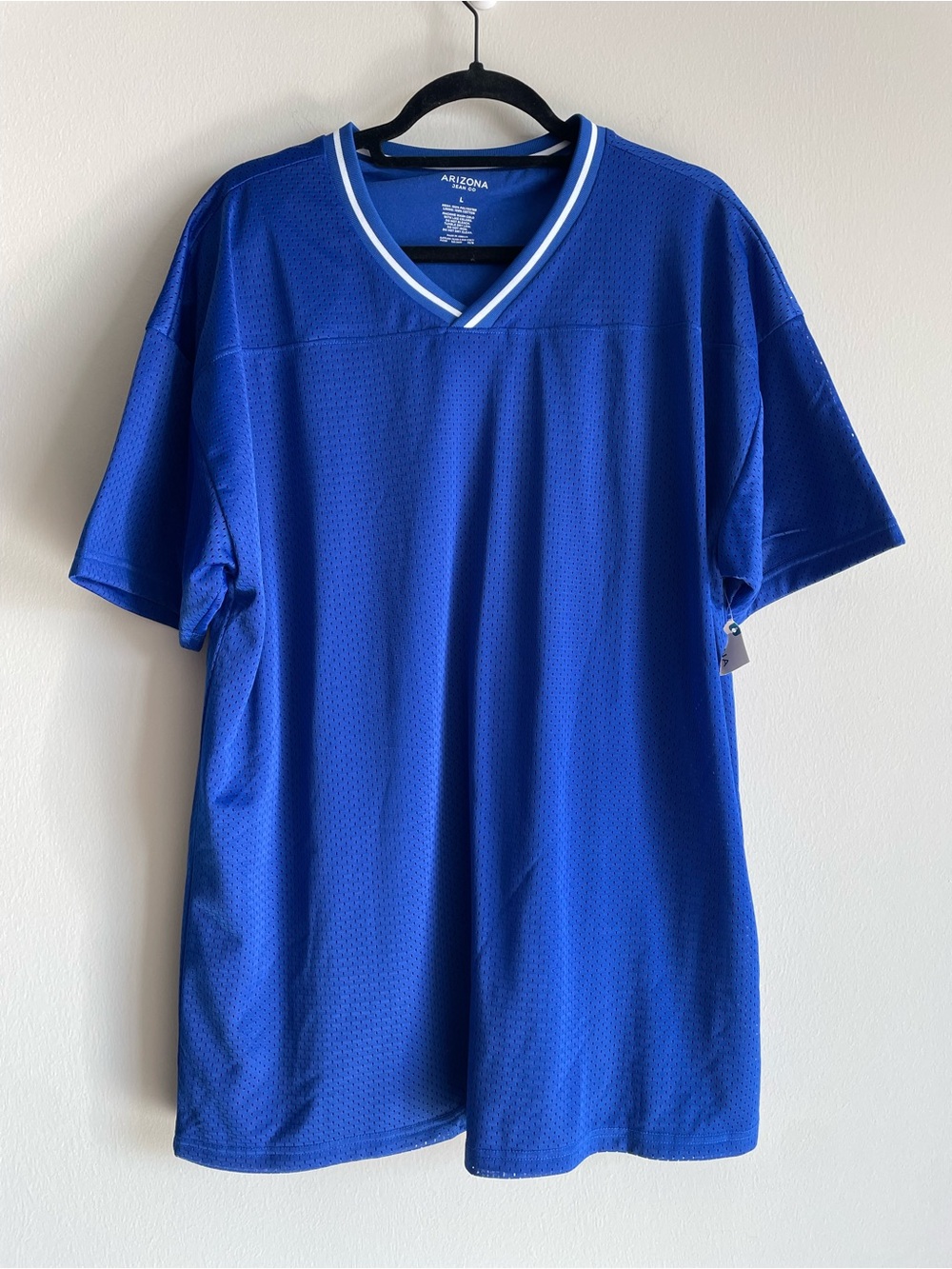 Sporty perforated short sleeve athletic v neck jersey cotton lined L